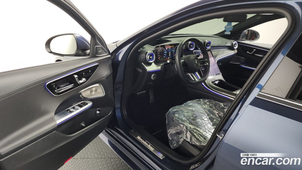 Mercedes-Benz C-Class C300 4MATIC AMG Line, 2024