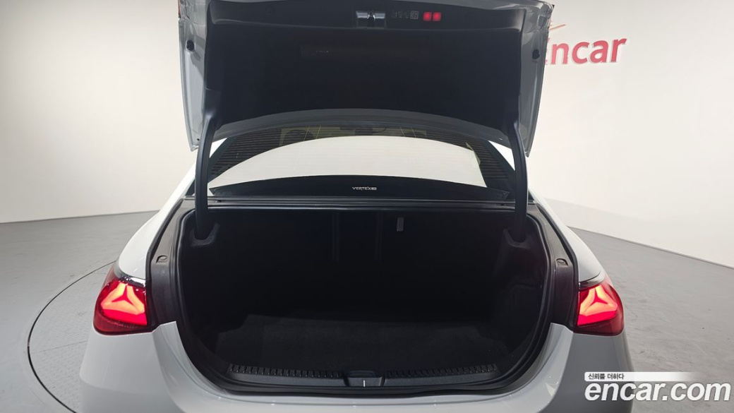 Mercedes-Benz E-Class E300 4MATIC AMG Line, 2025