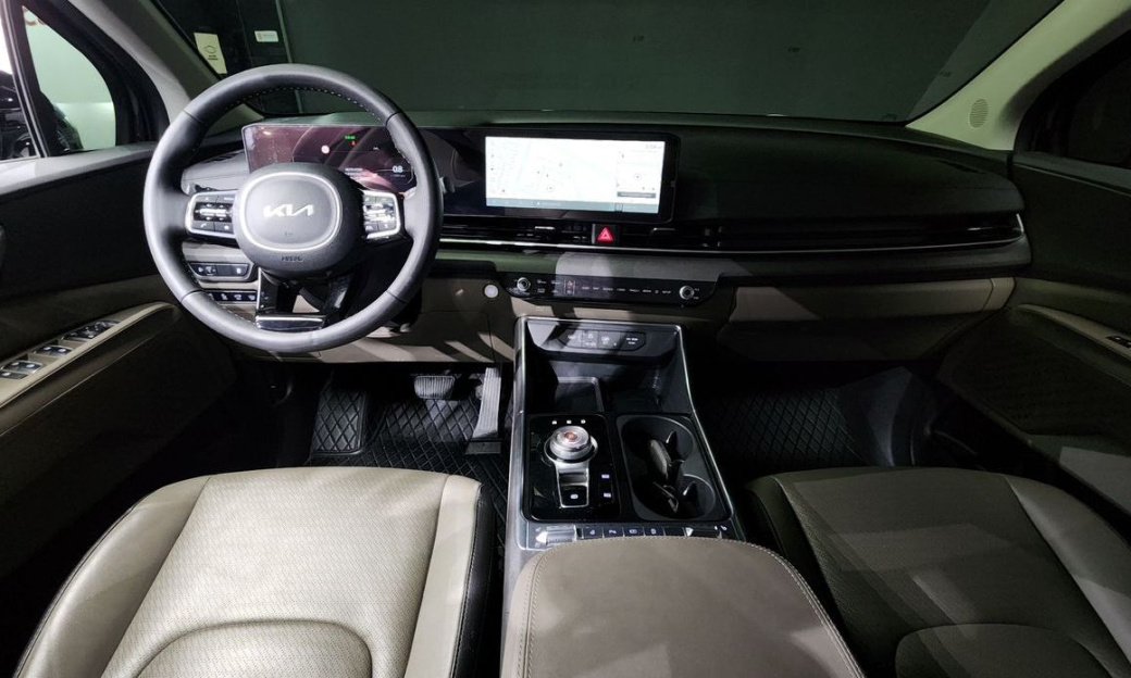 Kia Carnival 7-Seater Noblesse, 2024
