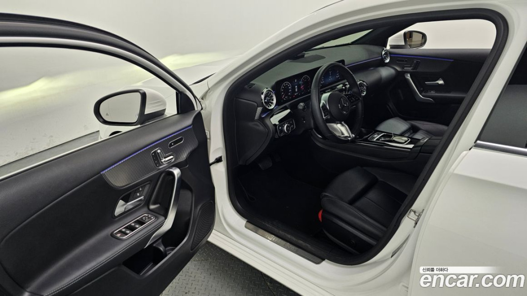 Mercedes-Benz A-Class A220 Hatchback, 2025