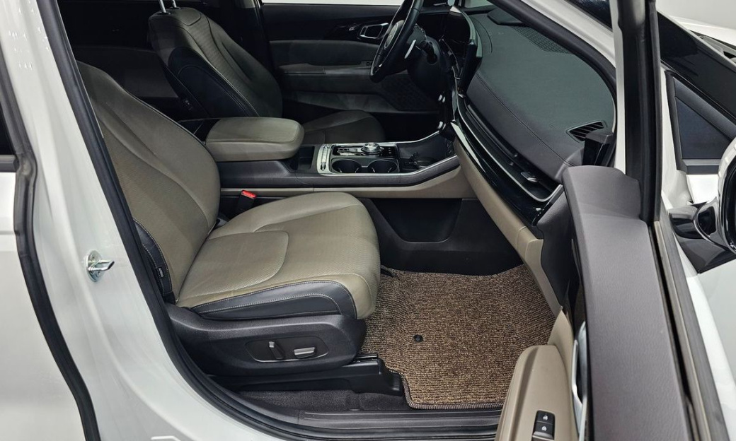 Kia Carnival 9-Seater Signature, 2025