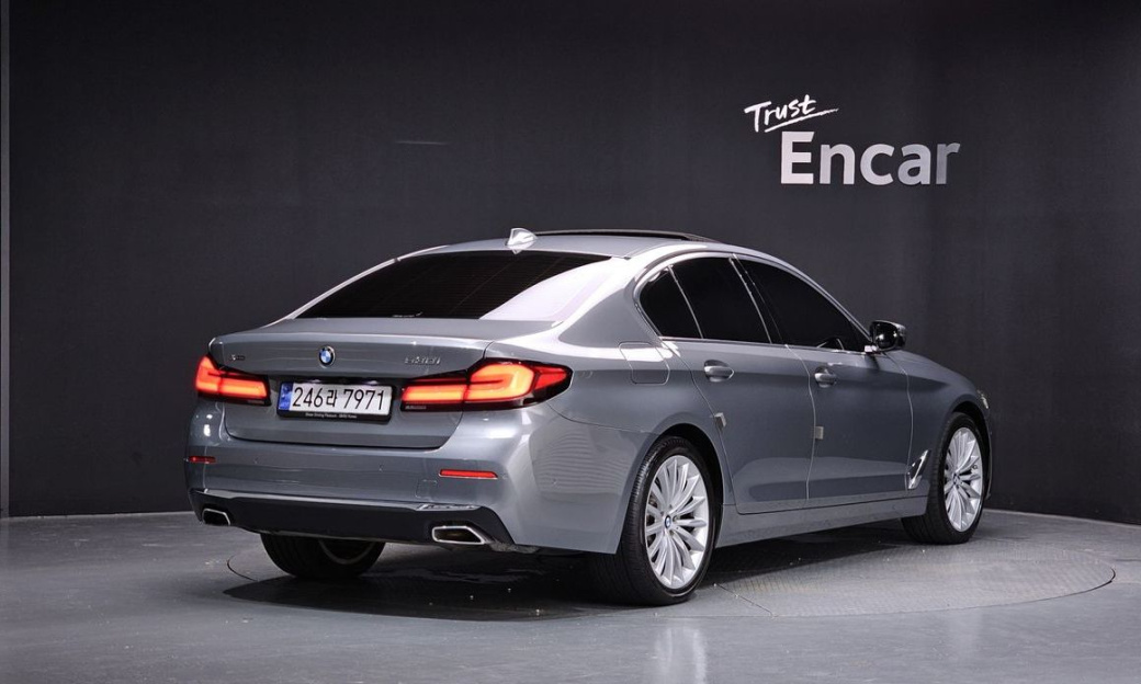 BMW 5-Series 530i xDrive Luxury, 2023
