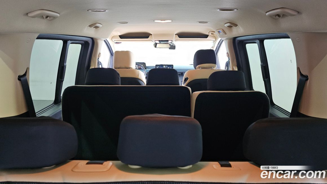 Hyundai Staria 4WD Tourer 9-Seater, 2025