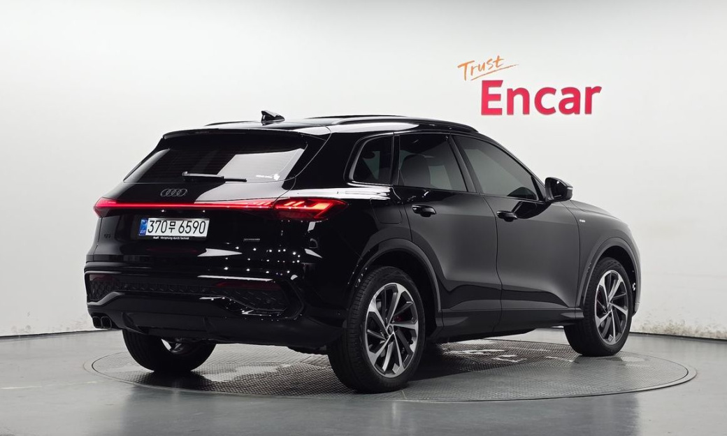 Audi Q5 40 TDI Quattro S Line Black Edition, 2025