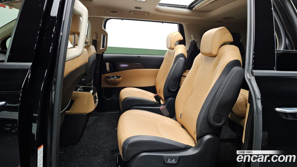 Kia Carnival 9-Seater Signature, 2023