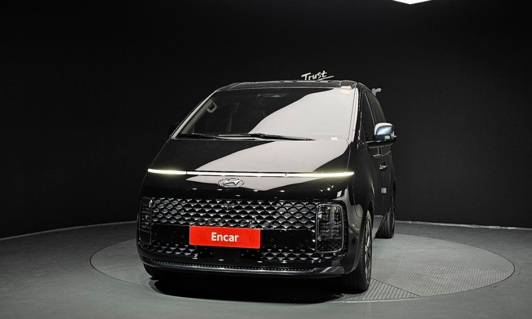 Hyundai Staria 4WD Lounge 9-Seater, 2022