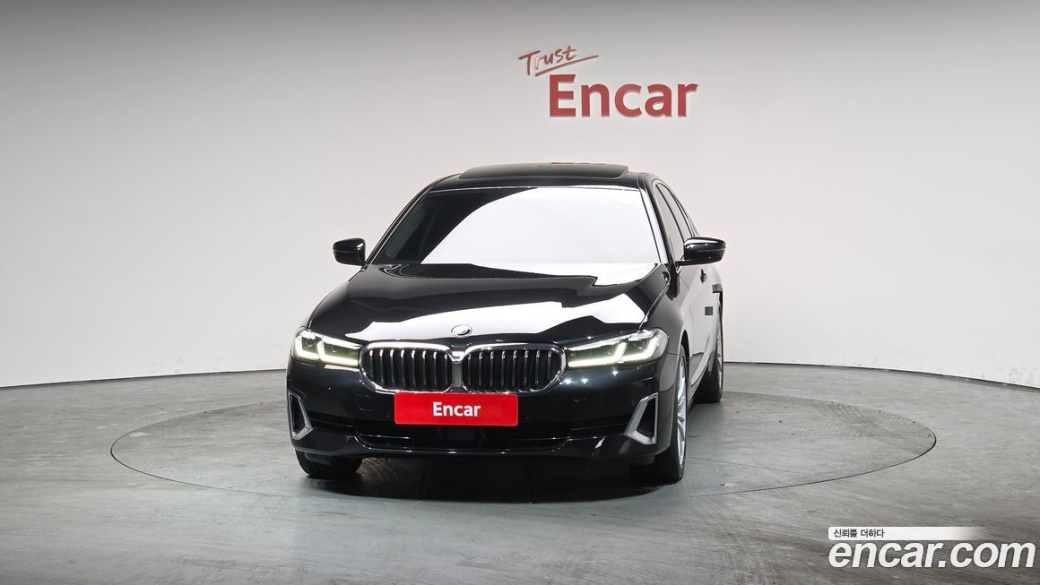 BMW 5-Series 530i Luxury, 2023