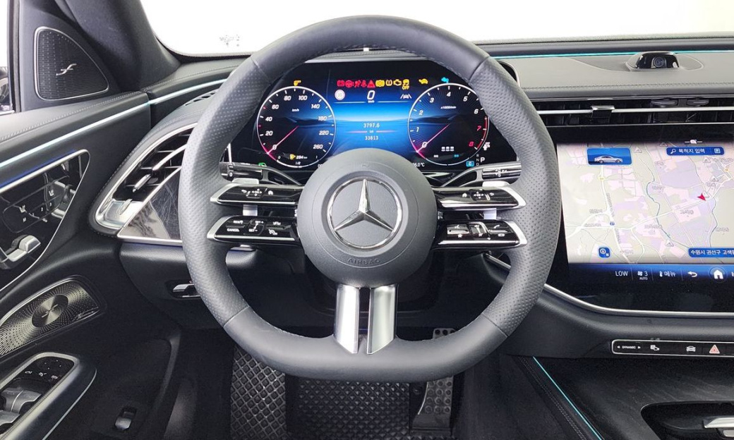 Mercedes-Benz E-Class E300 4MATIC AMG Line, 2024