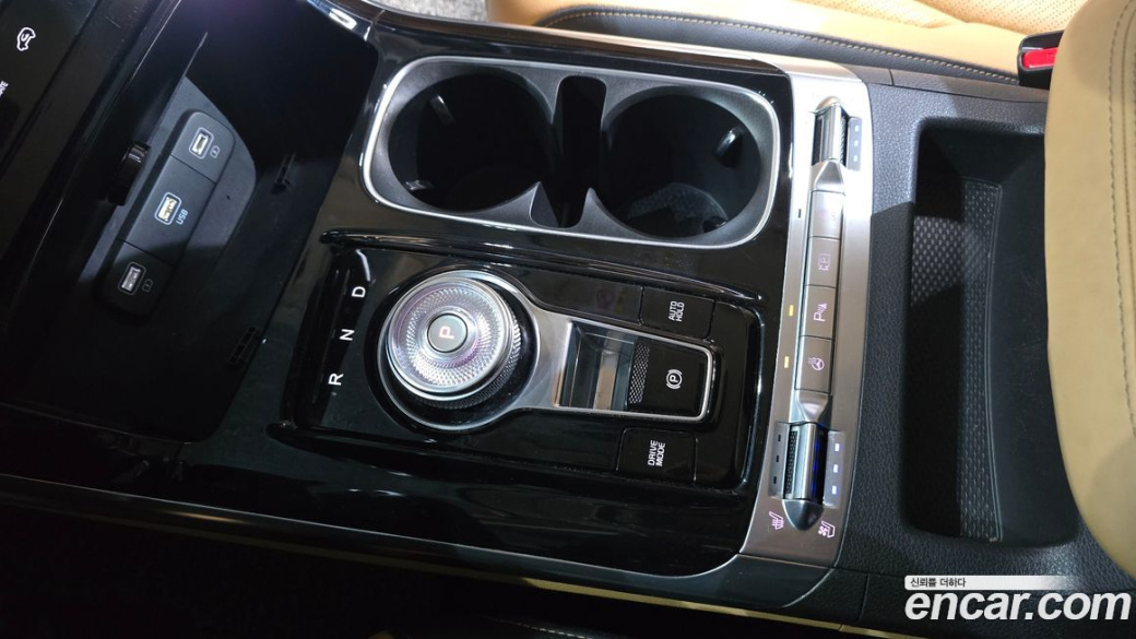 Kia Carnival 7-Seater Outdoor, 2023