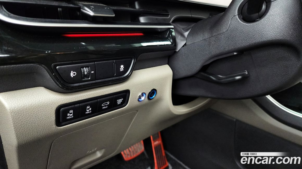Kia Carnival 9-Seater Signature, 2024