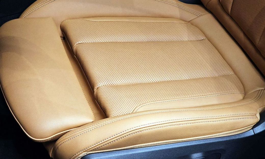 BMW 3-Series 320i, 2023