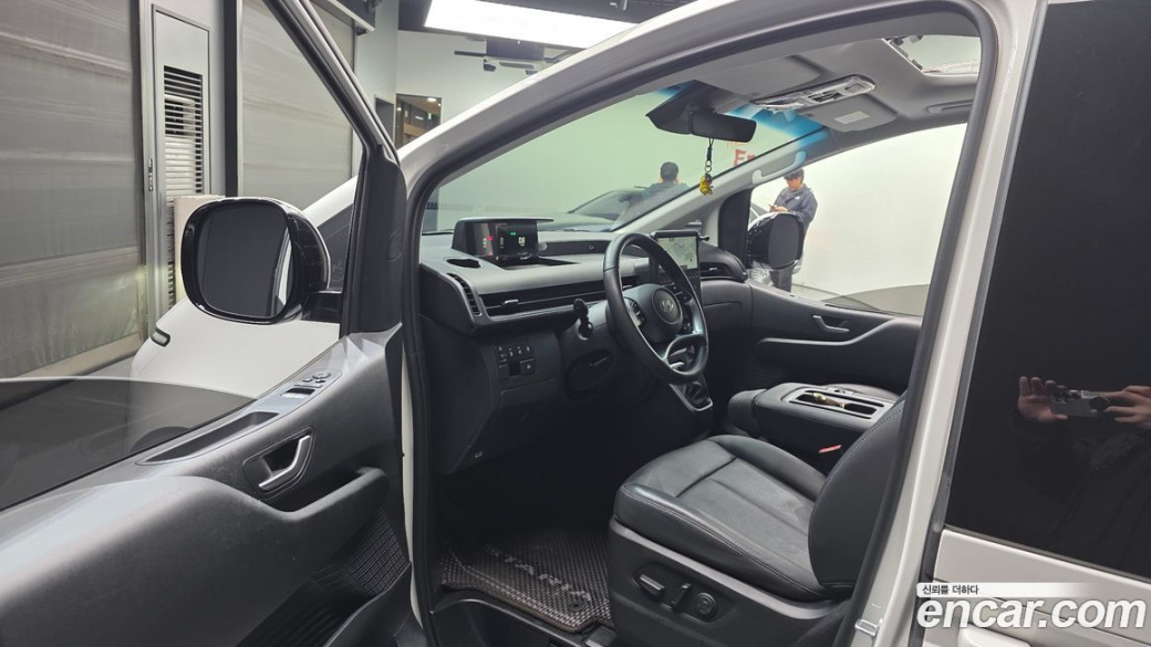Hyundai Staria Tourer 9-Seater, 2025