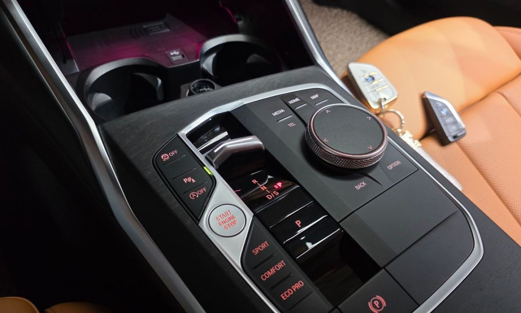 BMW 3-Series 320i, 2023