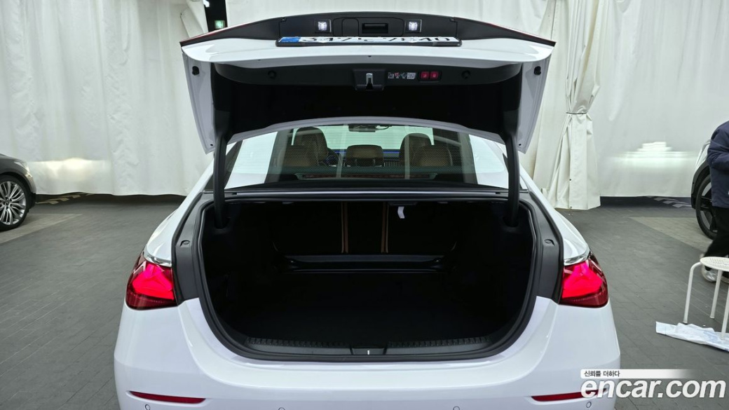 Mercedes-Benz E-Class E300 4MATIC Exclusive, 2026