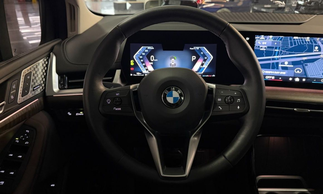 BMW 2-Series 220i Luxury, 2024