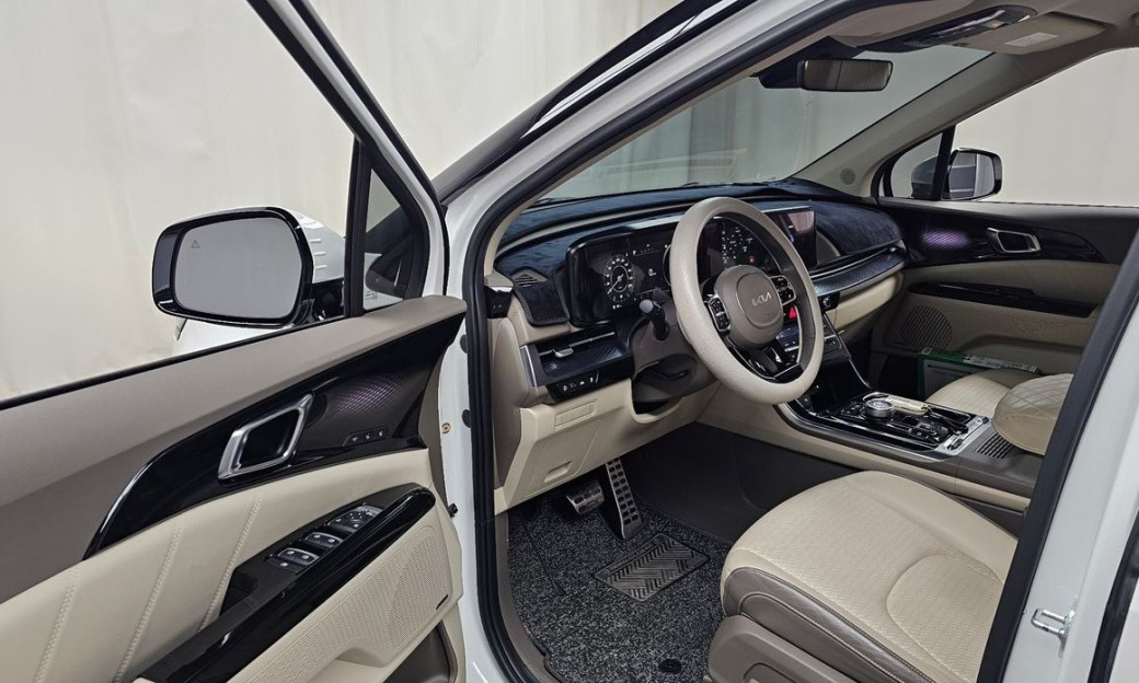 Kia Carnival 7-Seater Hi-Limousine, 2022