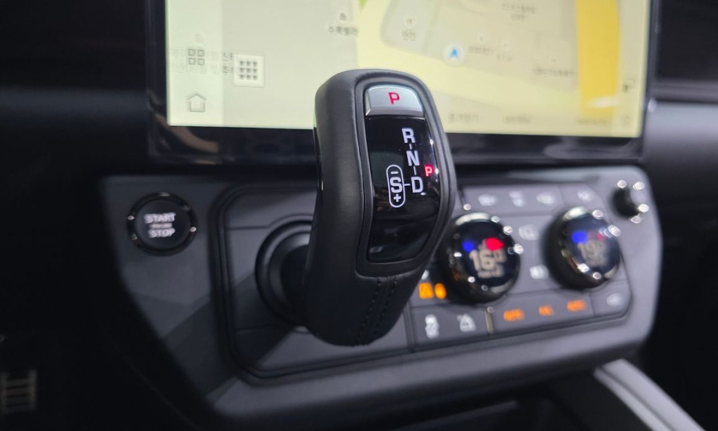 Land Rover Defender 110 P635 Octa Black, 2026