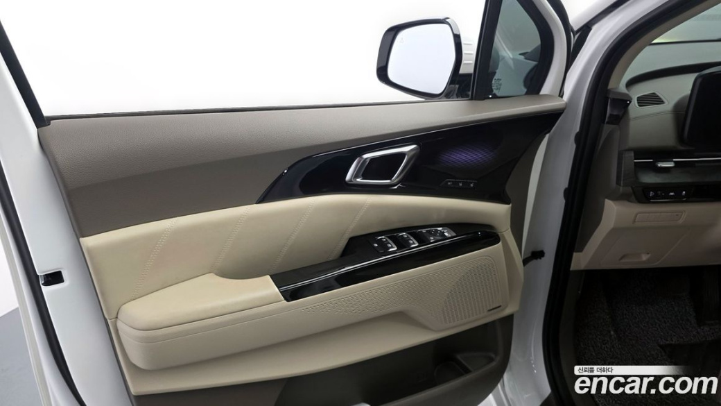 Kia Carnival 9-Seater Signature, 2023
