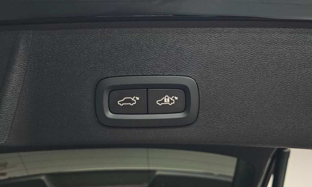 Volvo XC40 B4 Ultra Bright, 2025