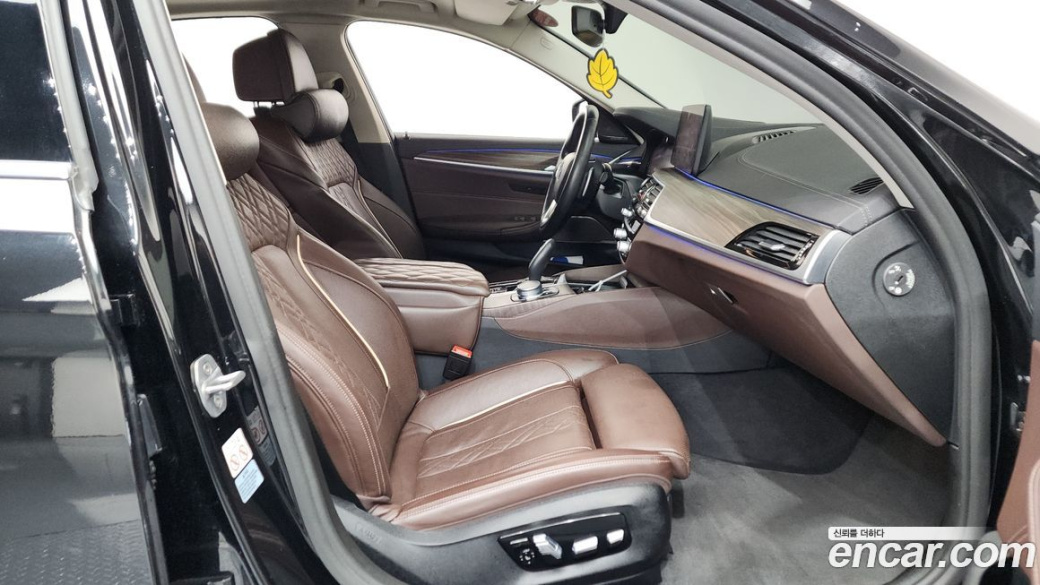 BMW 5-Series 530i Luxury, 2022