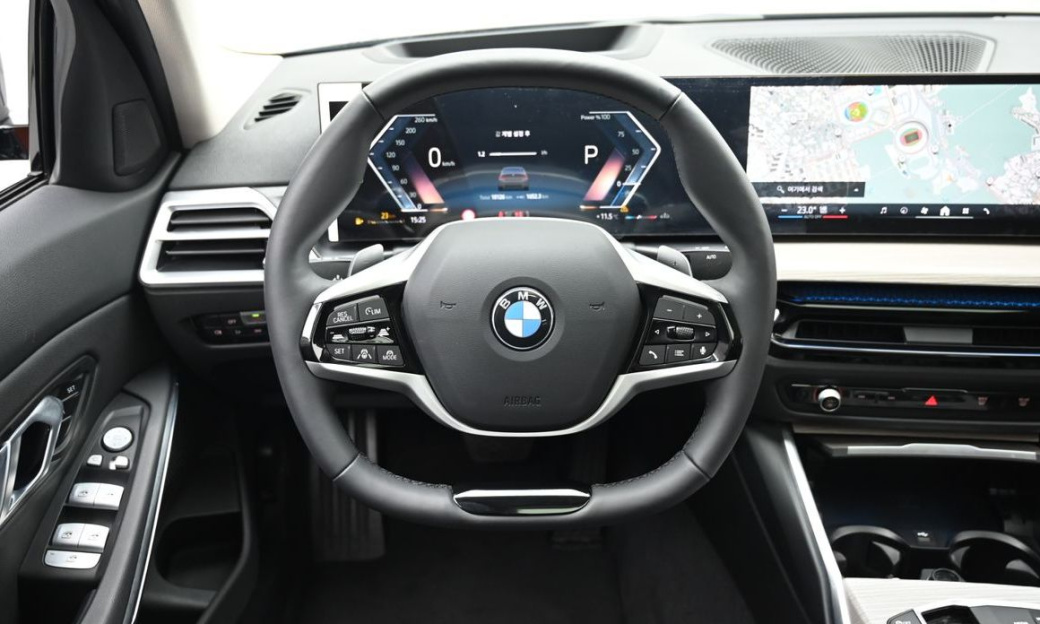 BMW 3-Series 320i, 2025