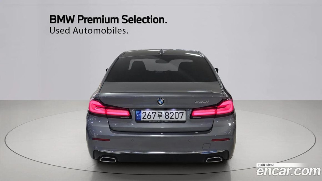 BMW 5-Series 530i Luxury, 2023