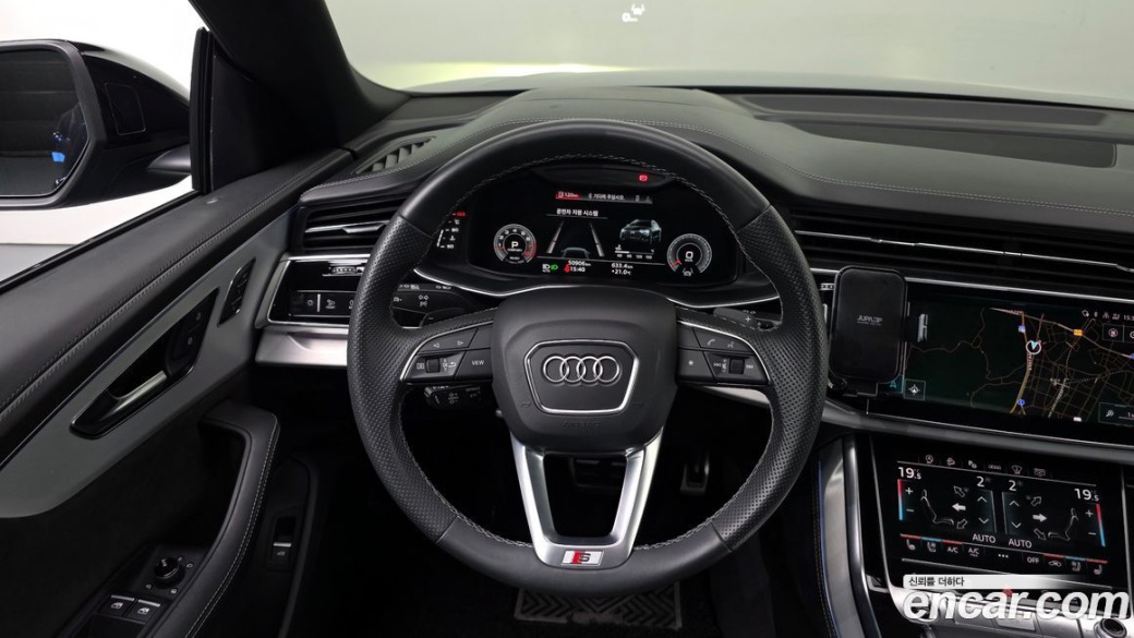 Audi Q8 55 TFSI Quattro Premium, 2022