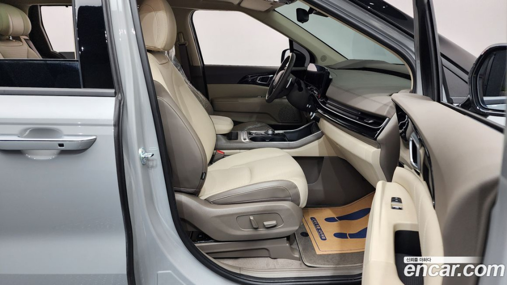 Kia Carnival 7-Seater Gravity, 2025