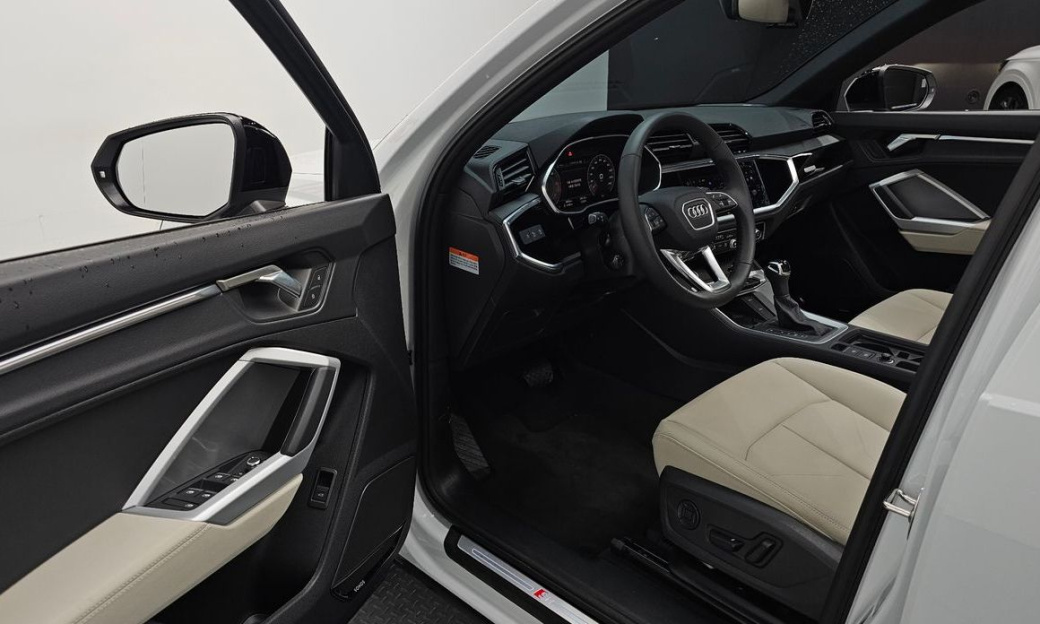Audi Q3 35 TDI Premium, 2025
