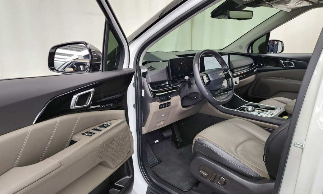Kia Carnival 7-Seater Gravity, 2025