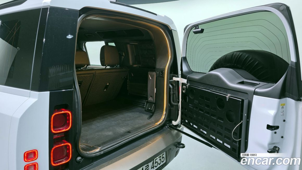 Land Rover Defender 110 P300 X-Dynamic SE, 2022