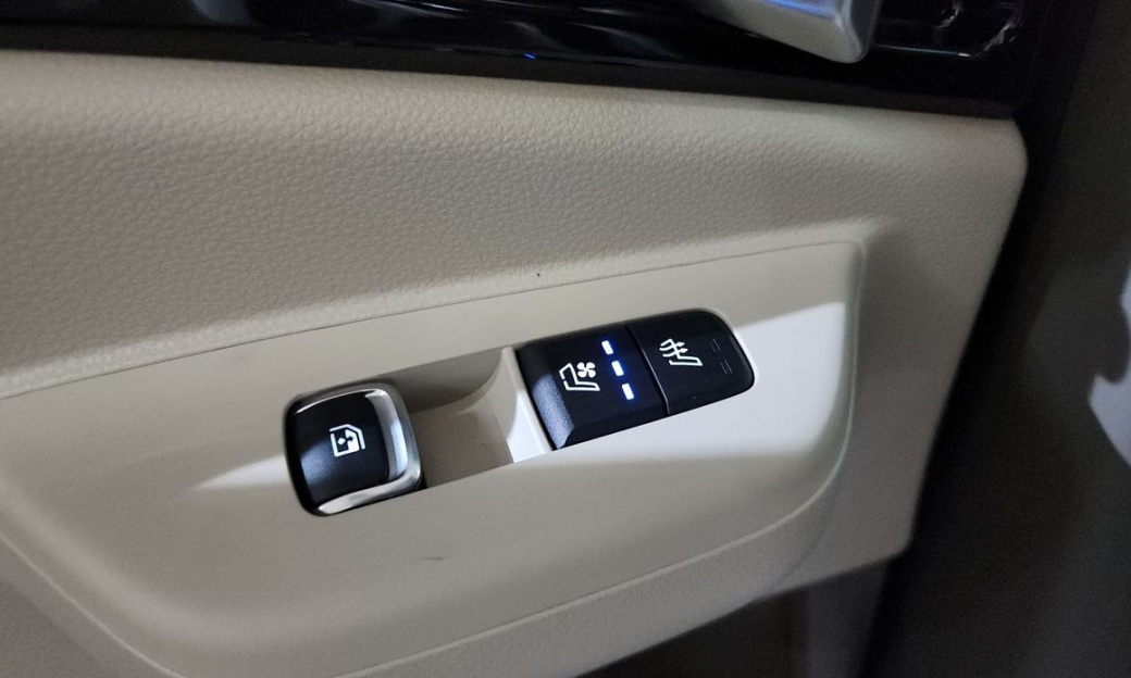 Kia Carnival 9-Seater Gravity, 2024