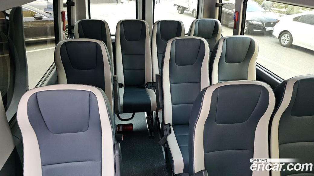 Hyundai Solati 15-seater, 2024