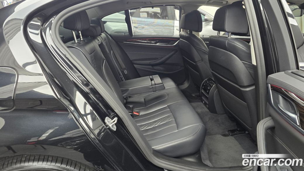 BMW 5-Series 523d xDrive Luxury, 2023