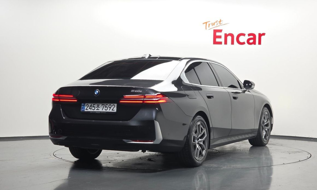BMW 5-Series 520i, 2024