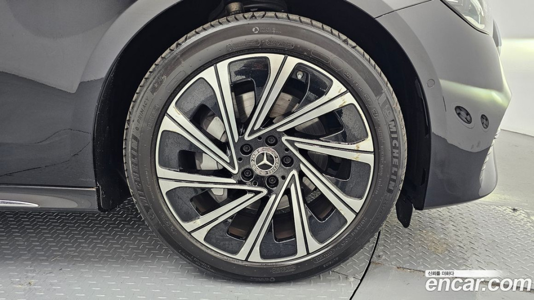 Mercedes-Benz E-Class E300 4MATIC Exclusive, 2024