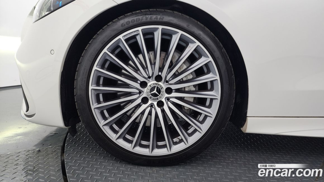 Mercedes-Benz C-Class C300 4MATIC AMG Line, 2023