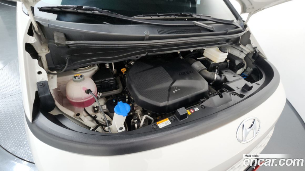Hyundai Staria 4WD Tourer 9-Seater, 2023