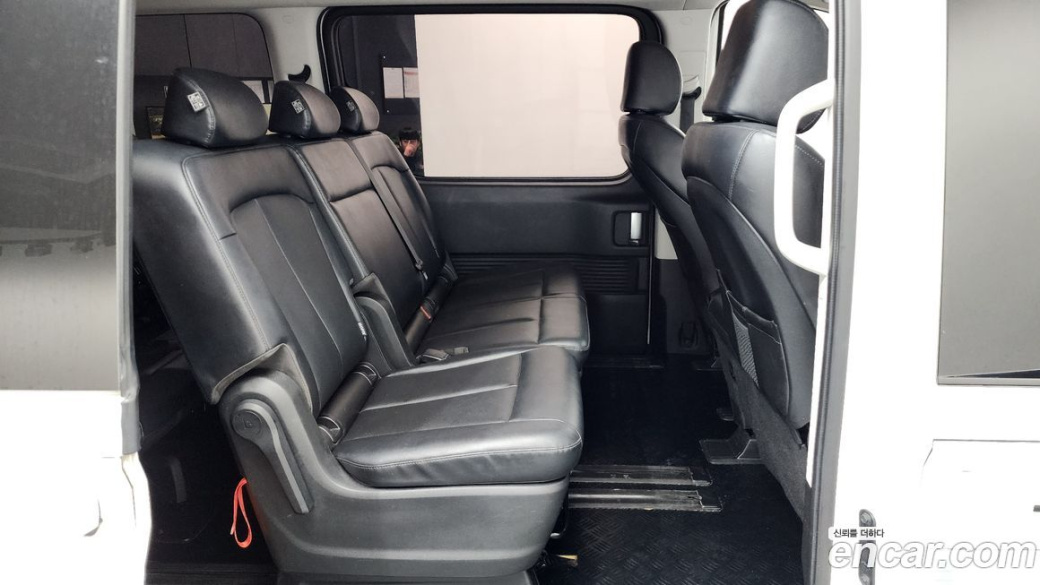 Hyundai Staria 4WD Tourer 9-Seater, 2023