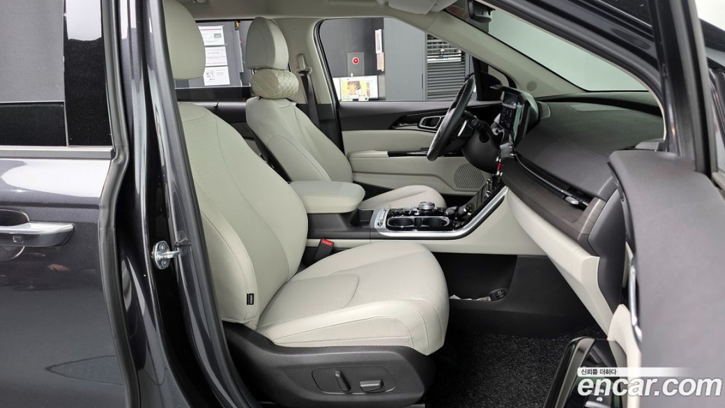 Kia Carnival 7-Seater Outdoor, 2023