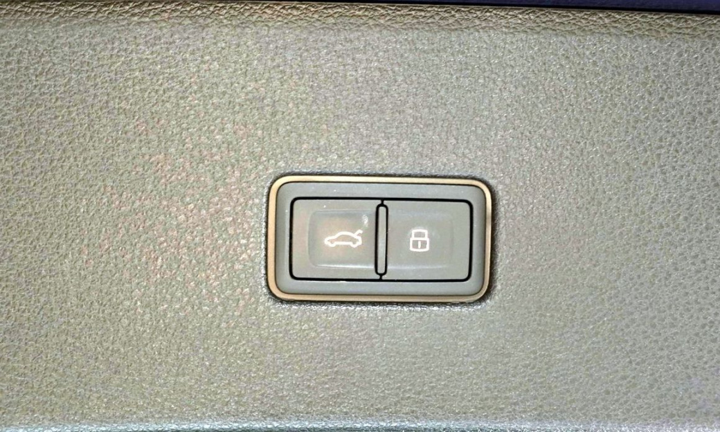 Audi Q8 55 TFSI Quattro Premium, 2022