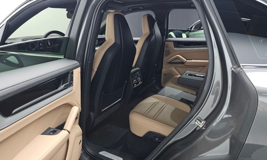 Porsche Cayenne 3.0, 2024