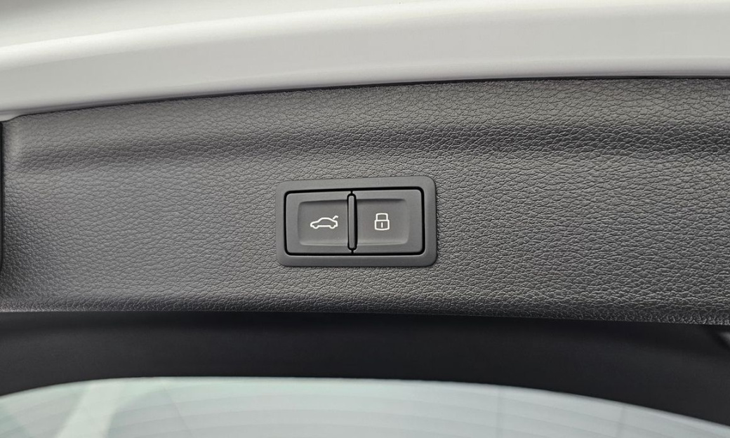 Audi Q3 35 TDI Premium, 2025
