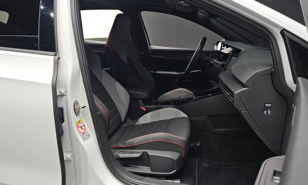 Volkswagen Golf 2.0 GTI, 2024