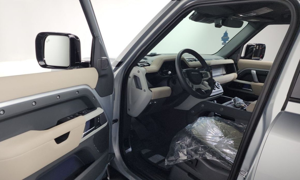 Land Rover Defender 110 P300 X-Dynamic SE, 2023