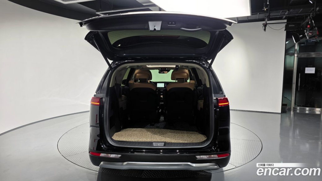 Kia Carnival 7-Seater Signature, 2022