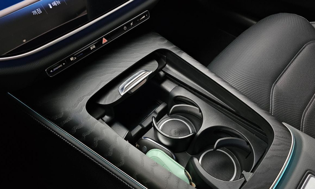 Mercedes-Benz E-Class E300 4MATIC AMG Line, 2024