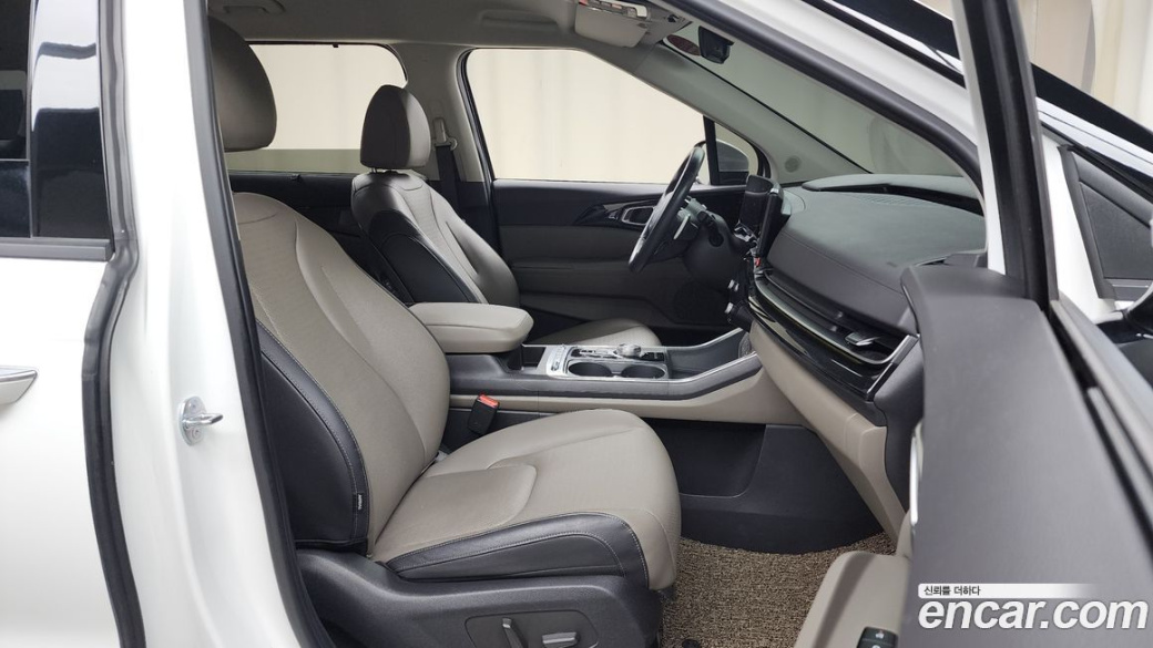 Kia Carnival 9-Seater Signature, 2024
