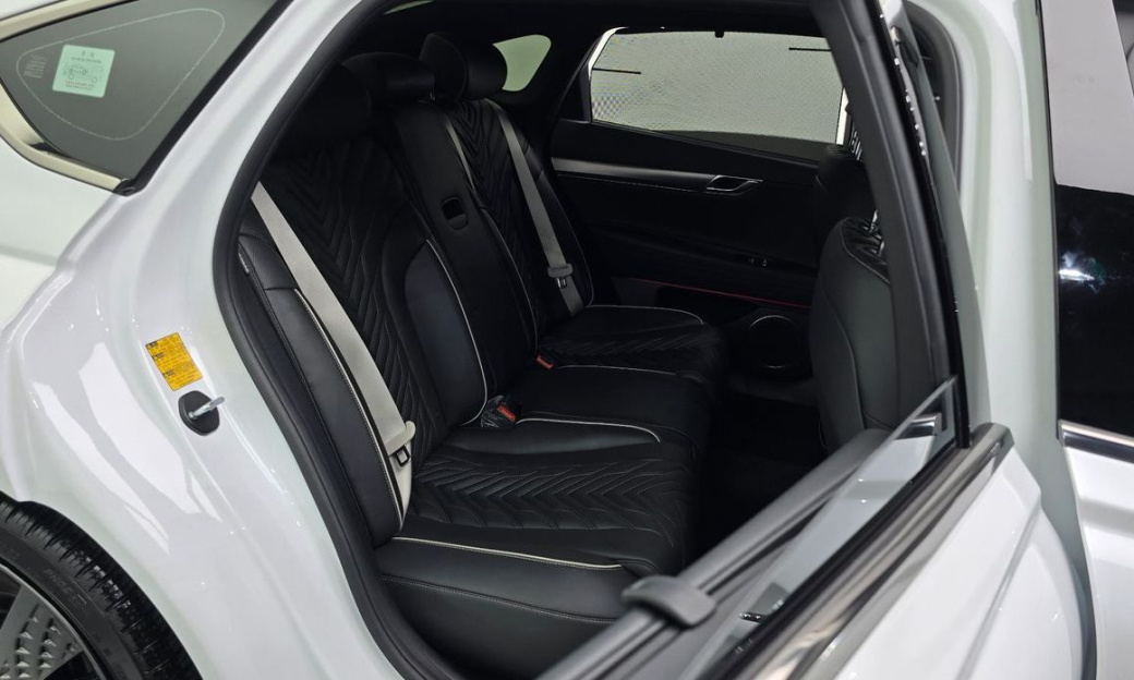 Genesis G80 Gasoline 2.5 Turbo AWD, 2025