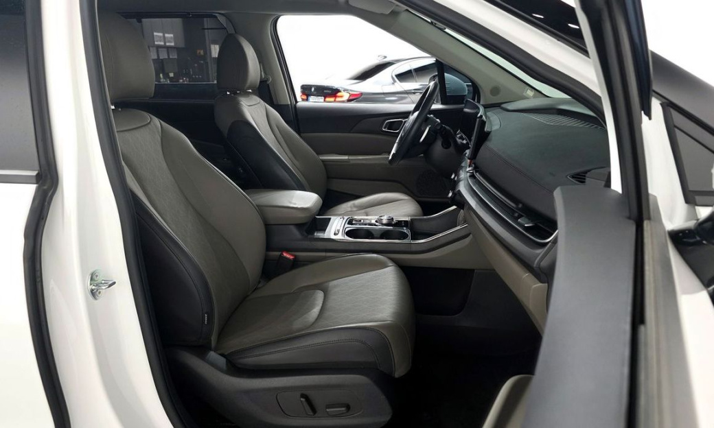 Kia Carnival 9-Seater Noblesse, 2024